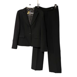 Women’s Tahari ASL options black suit, fully lined, size: 6